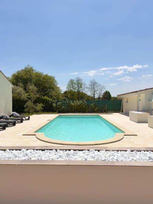 Maison Chaleureuse Avec Piscine Izon Eksteriør bilde