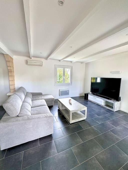 Maison Chaleureuse Avec Piscine Izon Eksteriør bilde